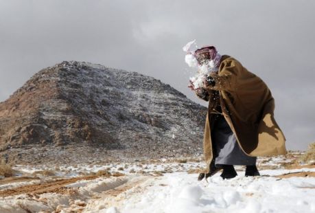 تلاش دانشمندان برای تولید برف در بیابان های دبی