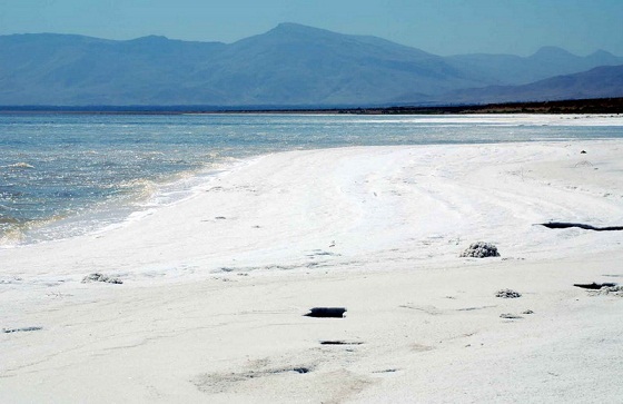 گسیل آب سدهای ارومیه برای نجات این دریاچه / فاصله 3.5 متری دریاچه ارومیه تا زندگی دوباره