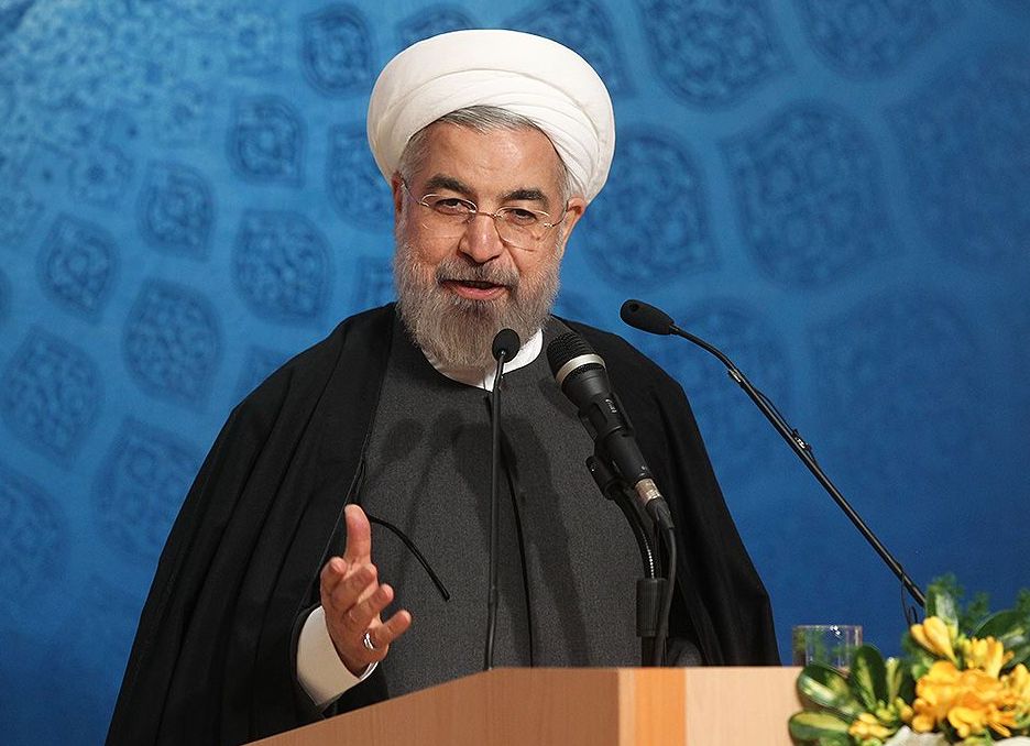 روحانی: راه تقابل با دنیا راه موفقی نیست