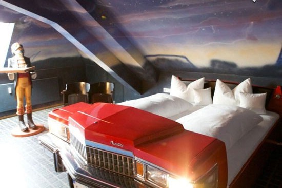 هتلی با تختخواب های ماشینی / هیجان خوابیدن در مرسدس بنز