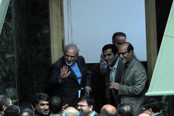 رمزگشایی از سکوت ظریف در مجلس