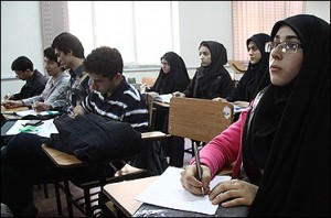 دانشجویان غیربومی در فضای شهر یزد مشکل فرهنگی ایجاد می کنند/ علاقه ای نداریم دانشجوی غیربومی در یزد تحصیل کند