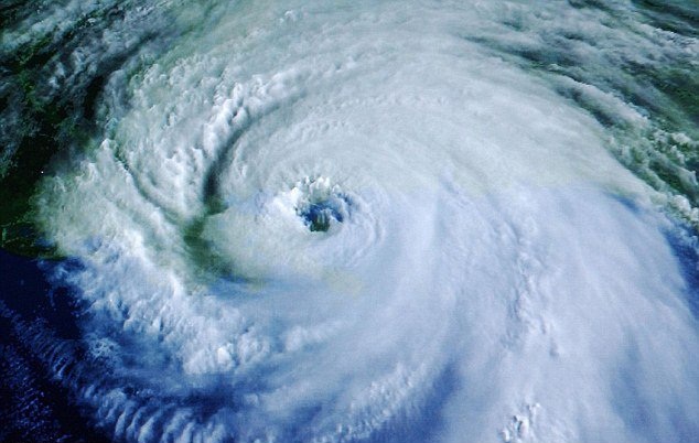 چرا توفان های با نام زنانه مرگبارترند؟