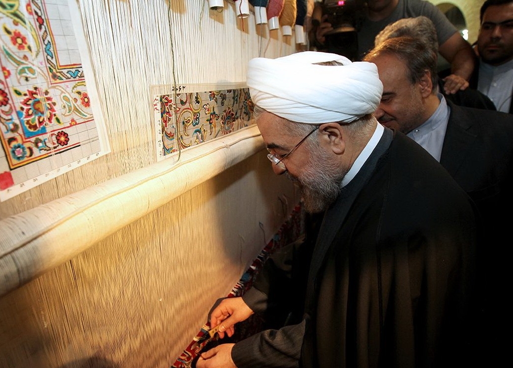 روحانی: با گردشگران، با میهمان نوازی ایرانی برخورد کنیم