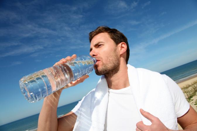 نوشیدن بیش از حد آب، کشنده است/ علل، علایم و چگونگی درمان مسمومیت آب
