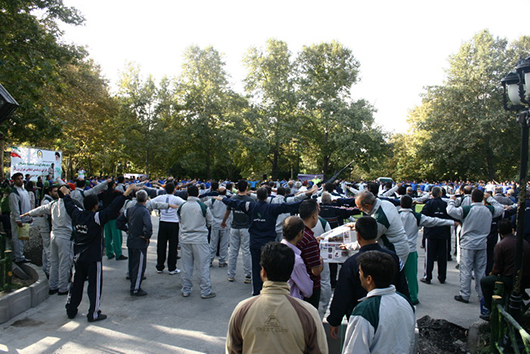 ورزش صبحگاهی پلیس و مردم در پارک ملت برگزار شد