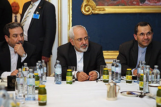 2 دور مذاکرات ظریف، کری و اشتون / تکذیب بازگشت ظریف به تهران / کری در وین ماند
