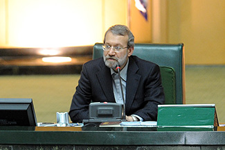 لاریجانی: اتهامات مطهری به مجلس، مردانه نیست