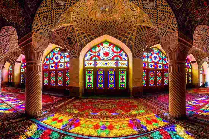 مسجد نصیرالملک شیراز، مسجدی از نور و رنگ