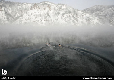 مسابقه شنای زمستانه در دریاچه ای در سیبری روسیه
