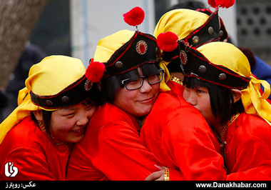 اجرای نمایش به مناسبت سال نوی چینی در پارک پکن.