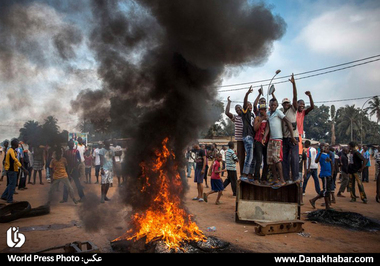 ویلیام دنیلز، عکاس فرانسوی، برای مجموعه عکسی از تظاهرات خیابانی در بانگوئی در جمهوری آفریقای مرکزی، رتبه دوم در رشته عکس های اخبار عمومی را کسب کرد.