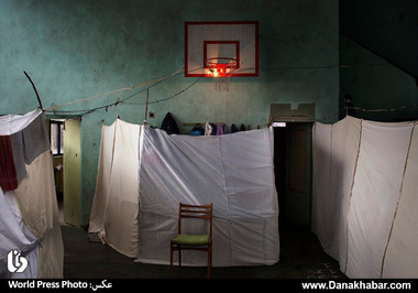 اقامتگاه موقت پناهندگان سوری در ایاصوفیه. الساندرو پنزو،‌ عکاس ایتالیایی،‌ برنده جایزه تک عکس در رشته اخبار عمومی شده است.