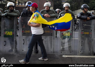  دستگیری لئوپولدو لوپز یکی از رهبران مخالفان دولت ونزوئلا به اتهام تحریک مردم به شورش و ادامه تجمعات مخالفان و موافقان حکومت در شهر کاراکاس 
