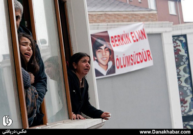 گریه خانواده این نوجوان ترکیه ای در مراسم تشییع او در استانبول 
