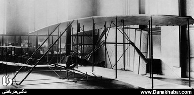 ویلبر رایت در کارگاه ساخت اولین هواپیمای تاریخ. سال 1902
