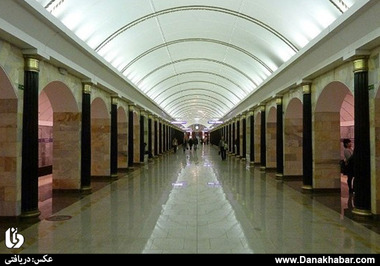 ایستگاه آدمیرال تسکایا، سن پطرزبورگ، روسیه
جدیدترین ایستگاه متروی شهر قدیمی سن پطرزبورگ ثابت کرده است که هنر مدرن و کلاسیک در کنار هم ترکیبی خوشایند دارند این ایستگاه دو سال قبل افتتاح شده است.