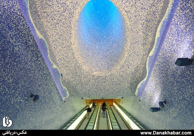 ایستگاه تولدو ، ناپل ، ایتالیا
این ایستگاه در سال 2012 افتتاح شده و 50 متر زیر زمین است و با تم نور و آب طراحی شده است.