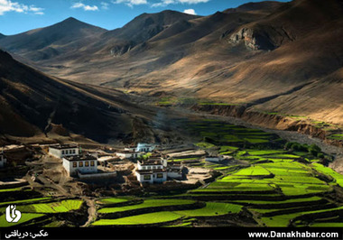 روستایی در هیمالیا- تبت
این یکی از صدها روستایی است که در کوه‌های تبت، به منظور حفاظت از صومعه‌ای ساخته شده و تنها با پای پیاده یا اسب قابل دسترسی است.
