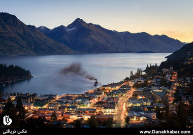 کویین استوون- نیوزلند
این شهر در اطراف دریاچه‌ی زیبای واکاتیپو ساخته شده‌است و منظره‌ی بی نظیری از مناظر آبی و کوه را پیش روی ساکنین‌ش گسترده‌است. ویلیام گیلبرت ریز و نیکلاس فون تونزلمان مکتشفان اروپایی بودند که پس از اکتشاف طلا در سال ۱۸۶۰، به این منطقه آمدند.
