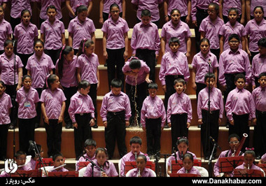 حالت تهوع یک کودک در جریان برگزاری کنسرت ارکستر کودکان پرو
