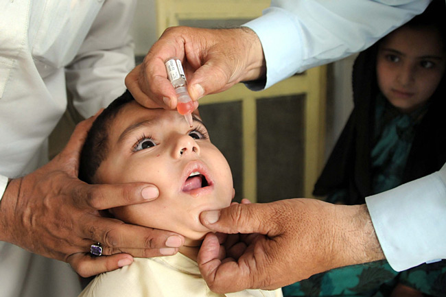 ادامه اجرای طرح فلج اطفال برای کودکان زیر 15 سال آبادانی
