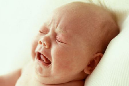 والدین بخوانند، دلایل گریه نوزاد و چگونگی تسکین آنها