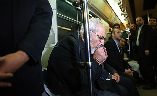 وزیر امور خارجه کشورمان در روز هوای پاک، با مترو به سر کار رفت