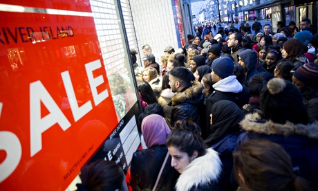 صف 60 هزار نفری در روز «جمعه سیاه» پشت درهای بسته فروشگاه های لندن
