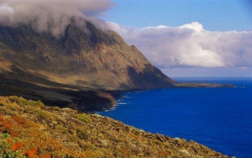 نخستین جزیره جهان که با نیروی آب و باد اداره می شود