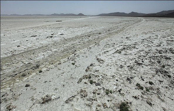 گرم شدن زود هنگام هوا در استان فارس/ خشکی دریاچه ها دلیل گرمای هوا