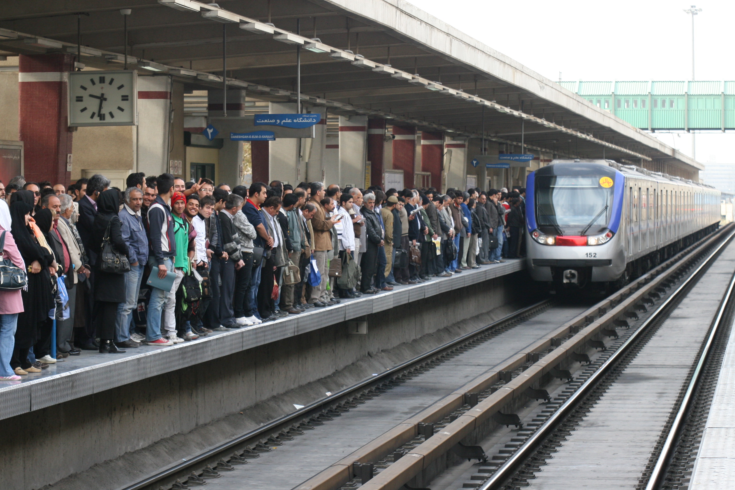 گلایه استاندار از افزایش نرخ اتوبوس و مترو