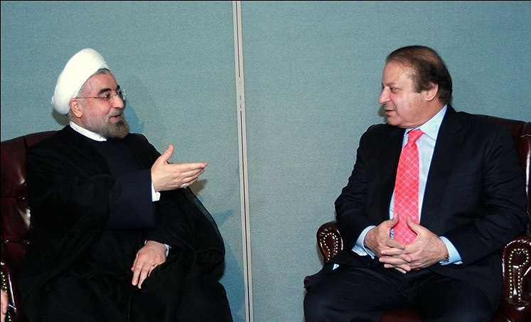 روحانی و نواز شریف دیدار کردند/ جزییات سفر نخست وزیر پاکستان به تهران