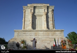 گلباران مزار حکیم ابوالقاسم فردوسی-مشهد