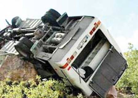 واژگونی اتوبوس درآزادگان 34 کشته و مجروح به جا گذاشت