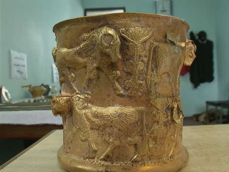 کشف نفیس ترین جام ایران باستان در یک محموله قاچاق در مشگین شهر