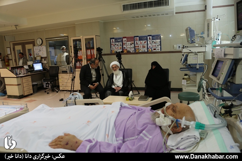 عیادت آیت الله نوری همدانی از رئیس مجلس خبرگان