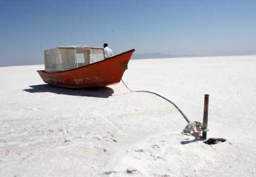 انتقال آب به دریاچه ارومیه بیهوده است/