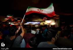 شادی شهروندان تهرانی پس از دیدار فوتبال ایران و نیجریه