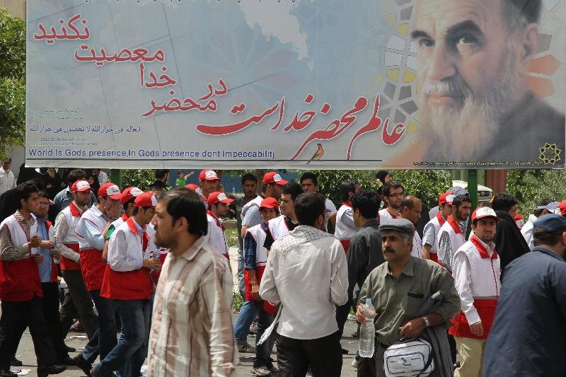 آمادگی هلال احمر برای پوشش مراسم ارتحال امام خمینی(ره)/ استقرار پایگاه های سیار امداد در محورهای منتهی به تهران