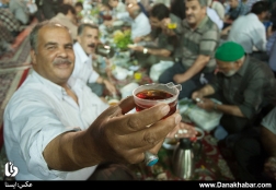 آیین افطار روزه‌داران در حرم امام رضا (ع)