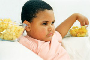 چاقی کودکان با برند غذاهای ناسالم