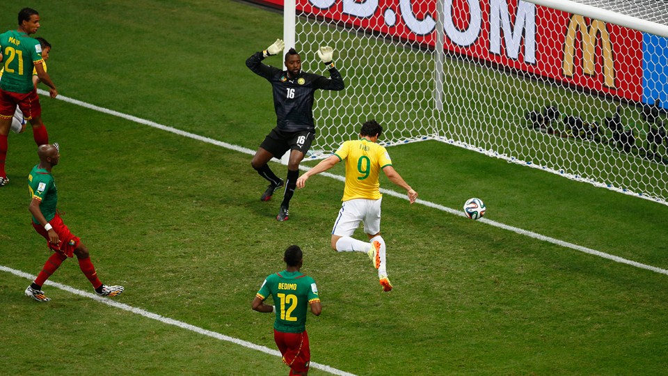 برزیل با شکست سنگین کامرون صدرنشین صعود کرد/ رویارویی جذاب برزیل -شیلی و هلند- مکزیک دریک هشتم