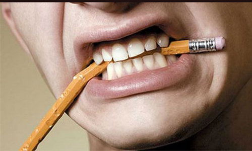 آشنایی با عادت های کوچک اما خطرناک برای دندان ها