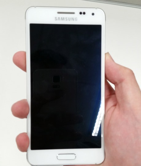 شرکت سامسونگ از گلکسی آلفا رونمایی کرد/ آشنایی با مشخصات فنی اولین گوشی فلزی 8 هسته‌ای سامسونگ