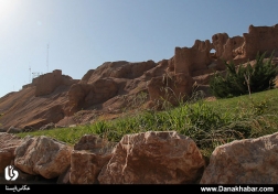 نصب دکل بر روی یکی از قدیمی‌ترین بناهای باستانی کرمان