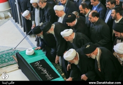 شخصیت ها، دوستان و مقاماتی که پشت سر رهبر معظم انقلاب برای وداع آمده بودند