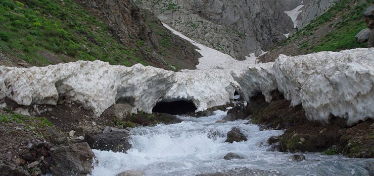 سفر به تونل برفی در تابستان