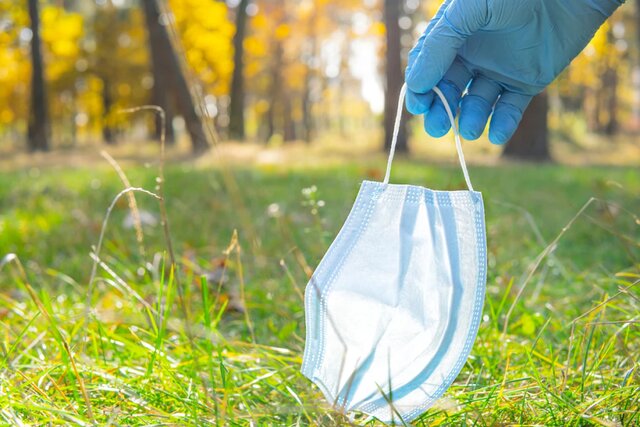 حتی برای آشامیدن ماسک خود را برندارید / معجزه‌ای از جنس ۳ دز واکسن کرونا