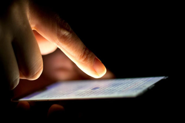 استفاده از تلفن هوشمند موجب بی خوابی نمی شود استفاده از تلفن هوشمند موجب بی خوابی نمی شود